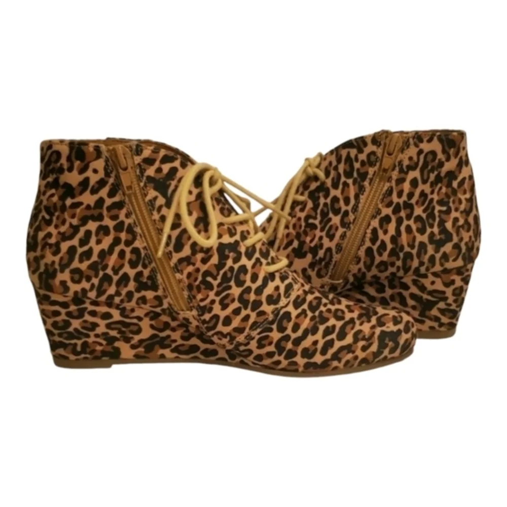 Dolce Vita DV8 Women's‎ Animal Print Wedge Shoes - Size 7